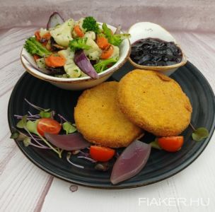 Rántott camembert sajt, áfonya lekvárral