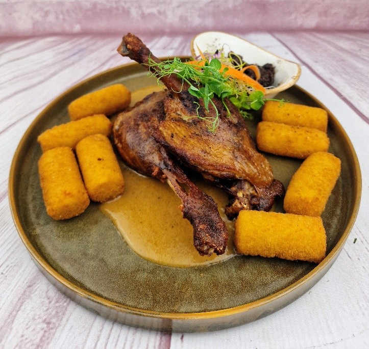 ! ÚJ ! Ropogós kacsacomb vörösboros szilva chutney, jus mártás, krokett