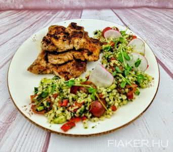 ! ÚJ ! Csirkecombfilé, bazsalikomos bulgur-tabulé, zöldolaj