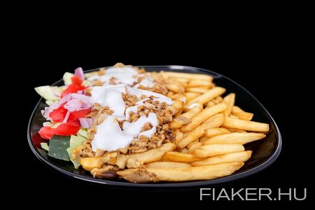 Gyros hasáb- burgonyával tálban