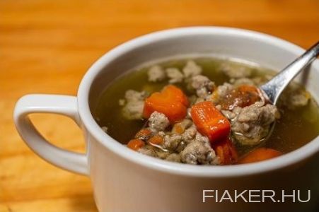 Húsleves májgombóccal